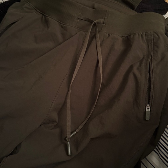 Lululemon license to train hi rise pants dk olive sz 8 $128 excellent condition. - Picture 5 of 7